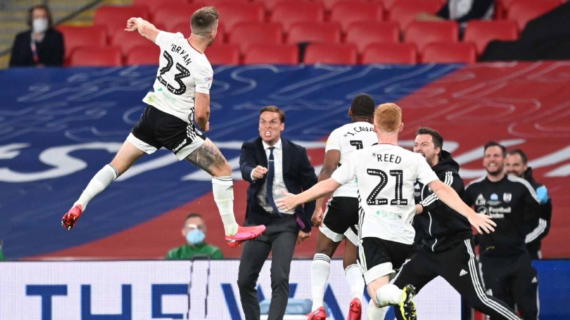 鹿围绕他建 鹿围绕他建